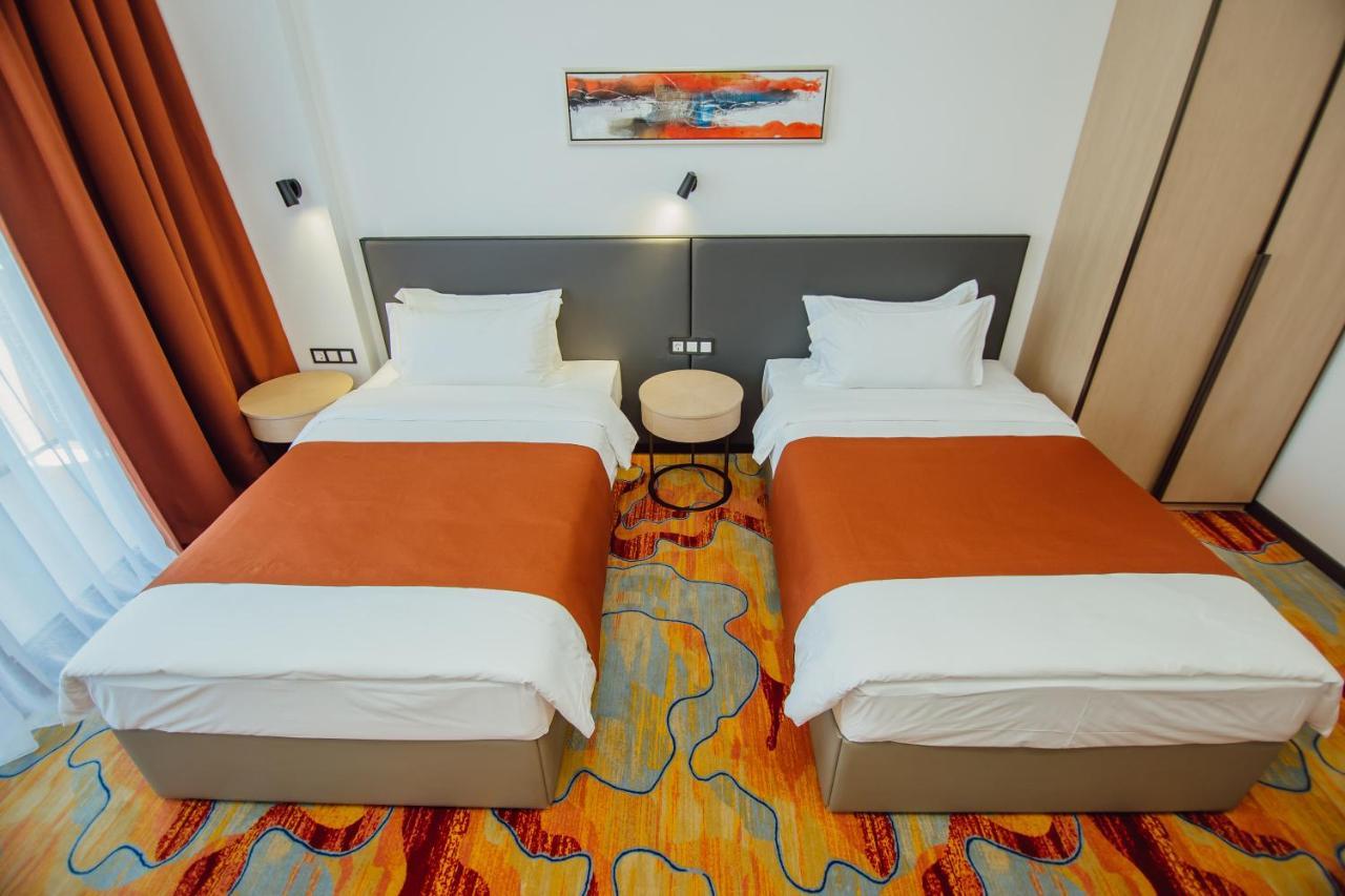 Graphic Hotel Batumi Exteriör bild