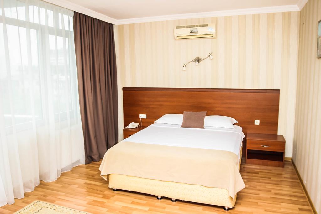 Graphic Hotel Batumi Exteriör bild